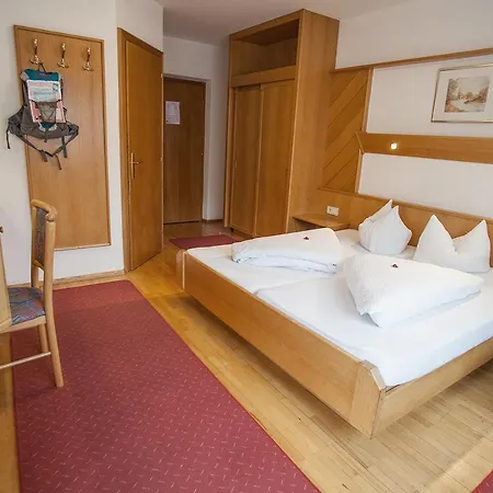 Auderer מלון אימסט